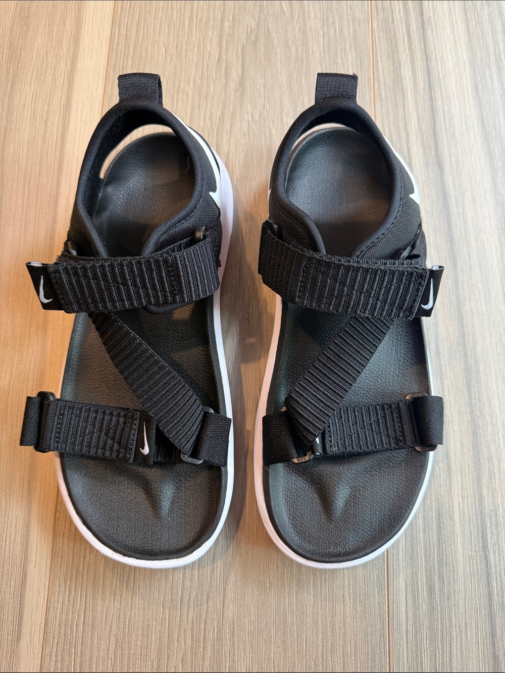 Nike Women's Vista Black and White Strap Sandals Size 7
